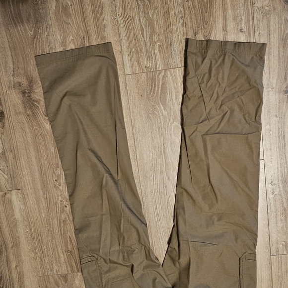 Under Armour Cargo Pants - Picture 3 of 3